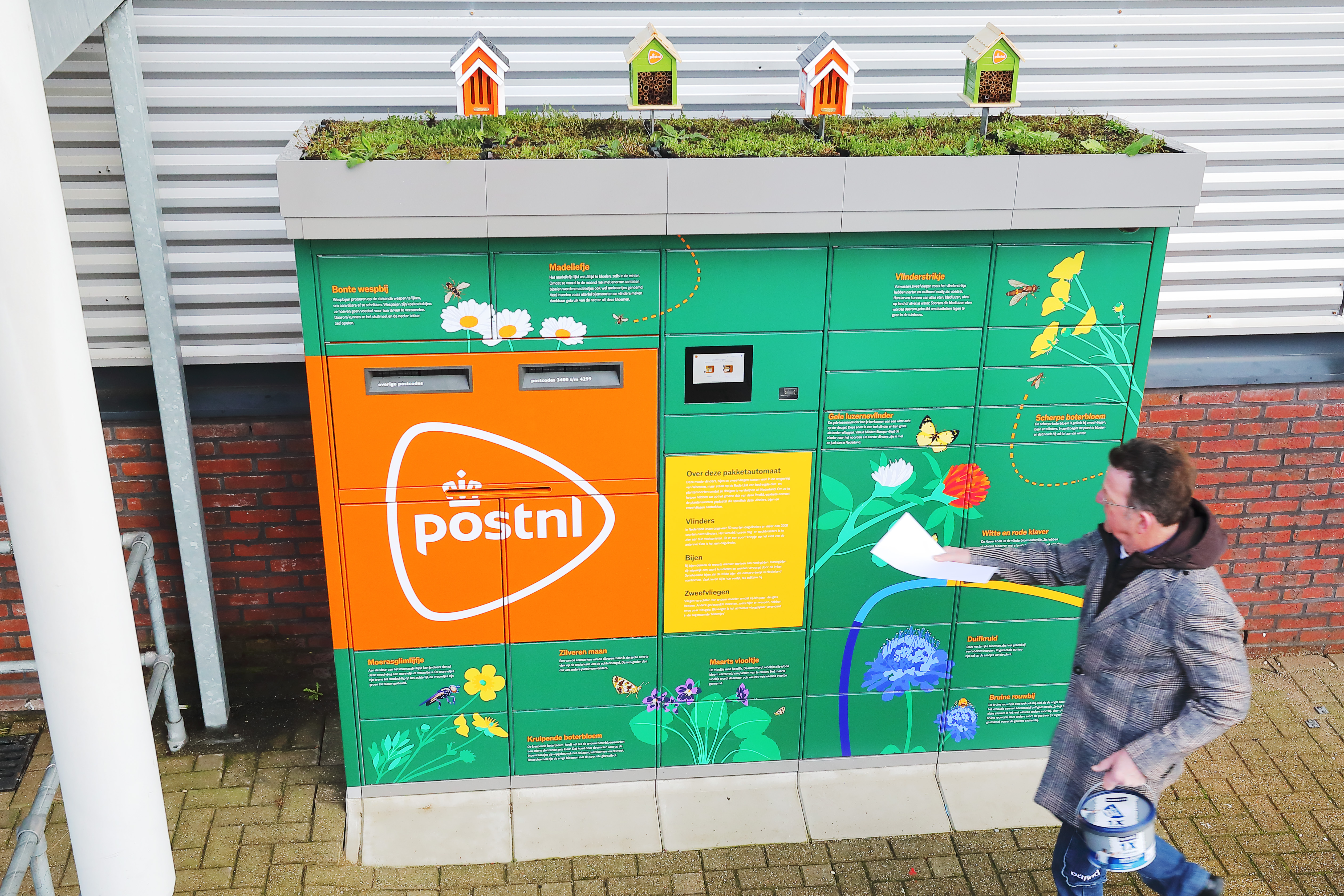 240126-PostNL-WilmarDik-016 Pakketautomaat met sedumdak in Woerden (1)